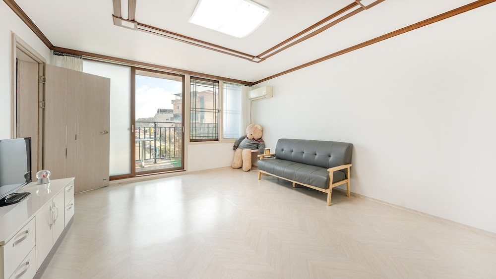 Basic Room, 1 Bedroom (Main Building Room 105)