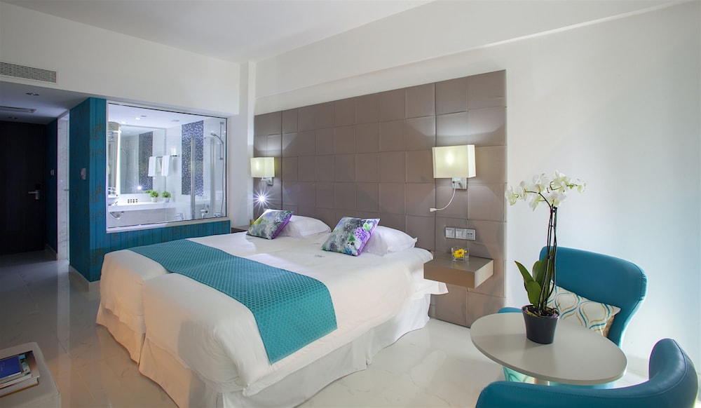 Superior Double Room, 1 Bedroom, Balcony, Ocean View (Front Sea View) photo 3