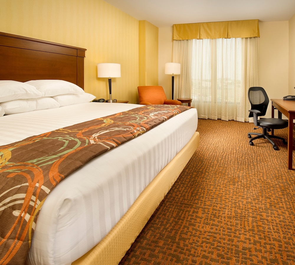 Suite, 1 King Bed, Refrigerator & Microwave (Upper Floor, 2 rooms)