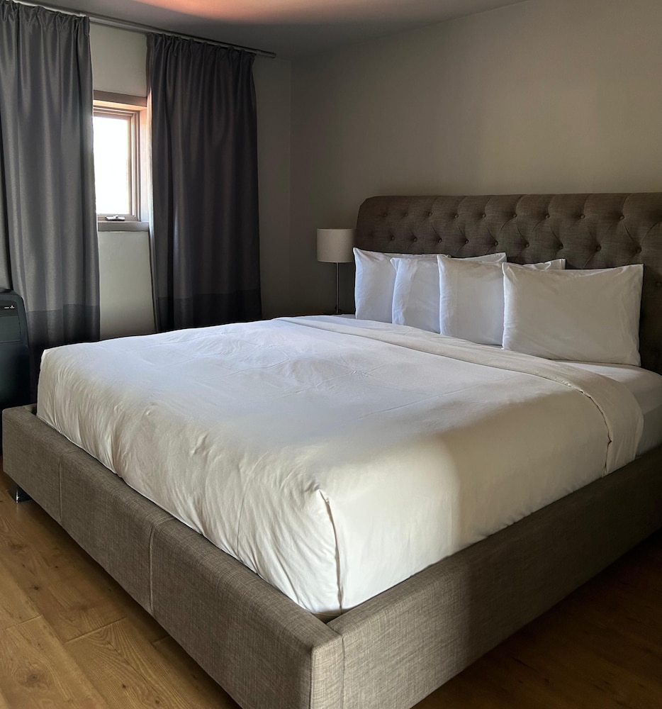 Executive Room, 1 King Bed, Harbor View photo 1