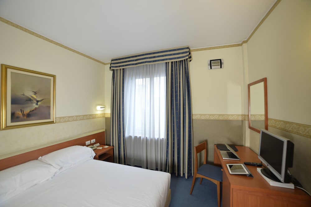 Economy Double Room photo 3