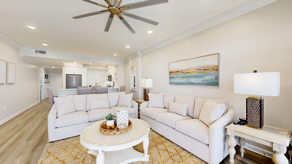 Condo (Tides 0405) photo 3