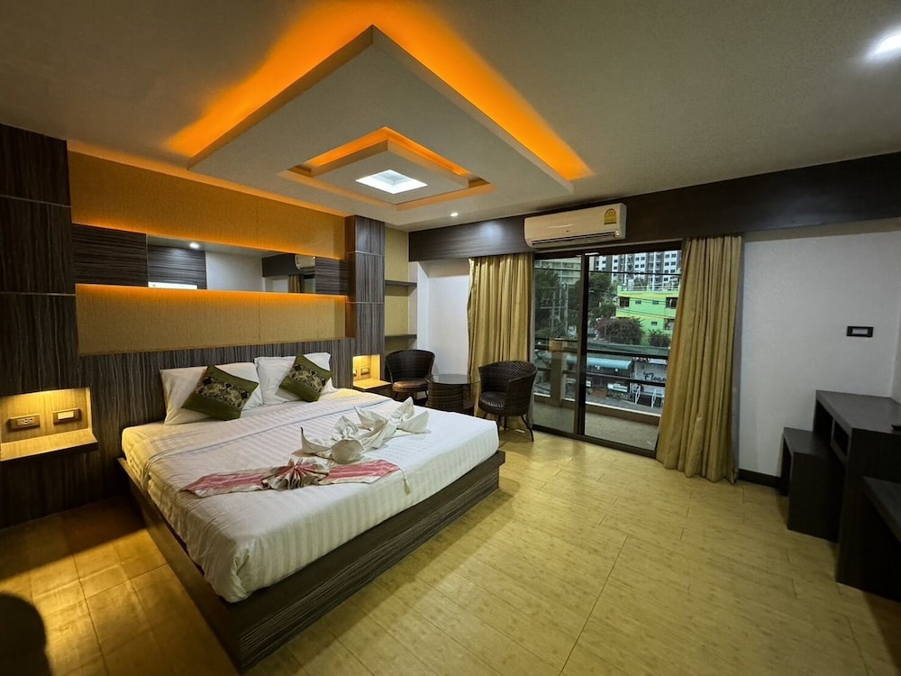 Deluxe Double Room, City View