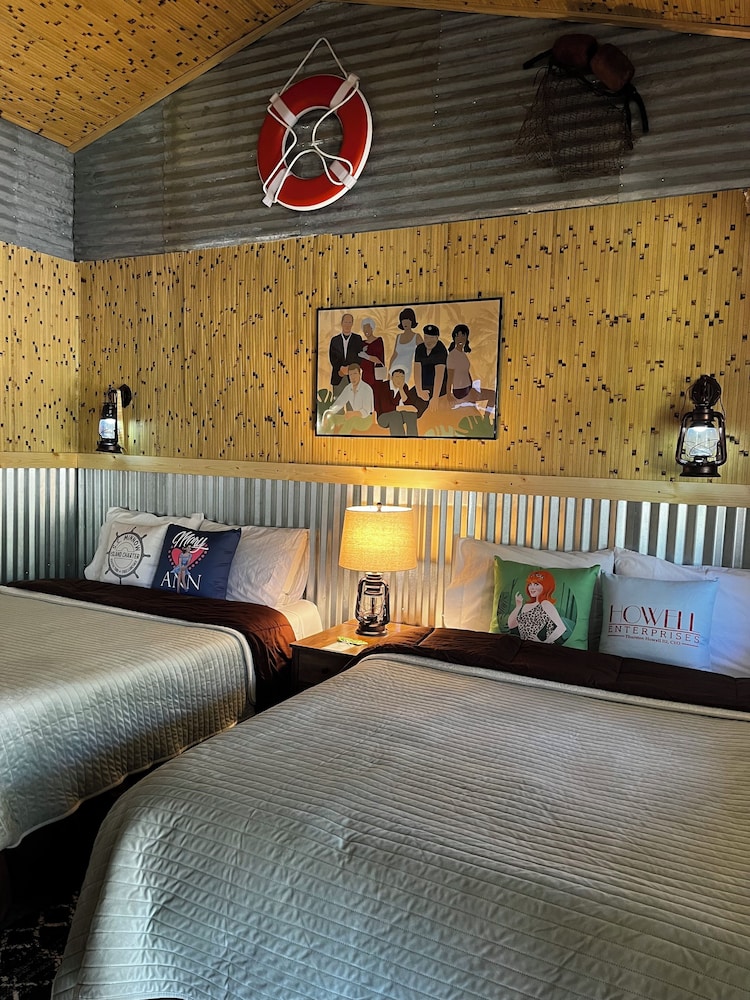 Deluxe Single Room, 2 Queen Beds, Mountain View photo 1
