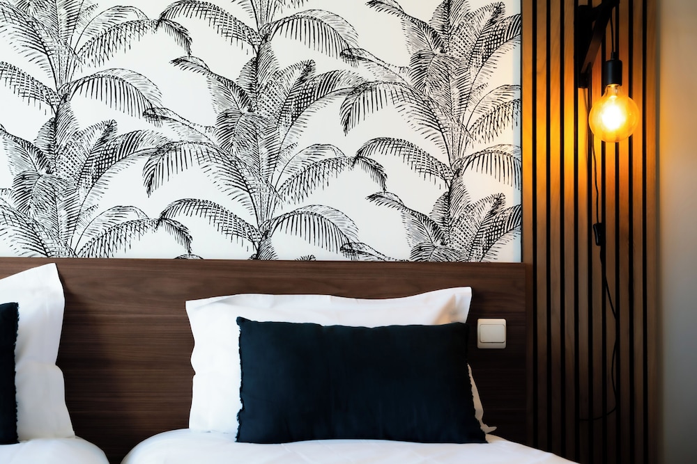 Standard Double or Twin Room, Sea View (Loggia) - Photo 4