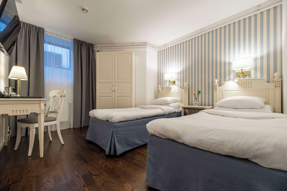 Standard Room, 2 Twin Beds, Non Smoking, No Windows - Photo 1
