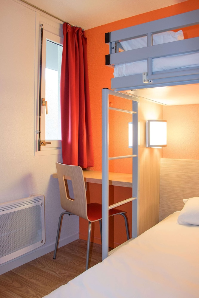 Standard Room, 3 Twin Beds - Photo 2
