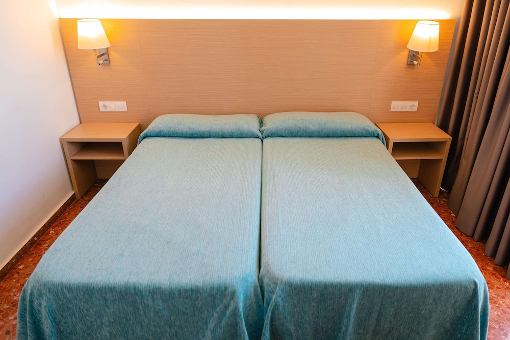 Double Room, Balcony thumbnail 6