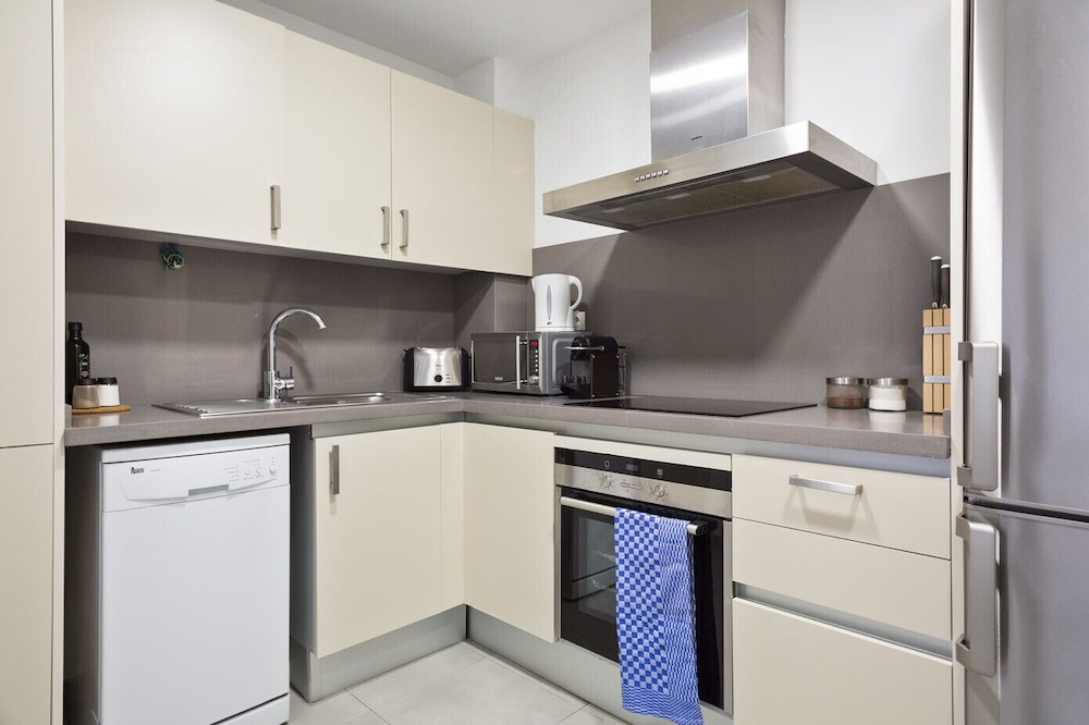 Apartment photo 2