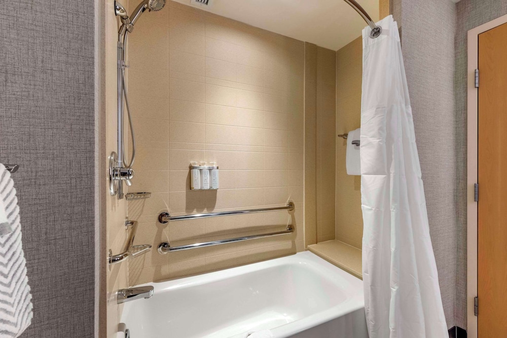 Suite, Multiple Beds, Non Smoking - Photo 2