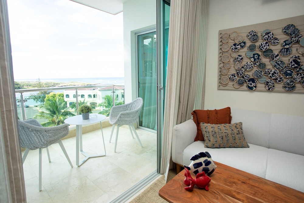 Condominio de lujo, 1 cama king con sofá cama, balcón, vista al mar