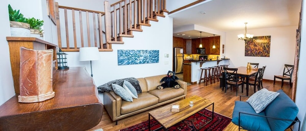 Townhome, 4 Bedrooms photo 1