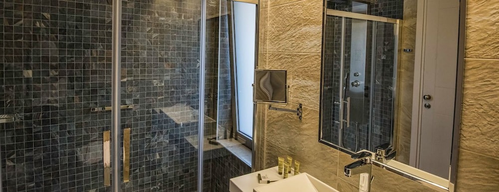 Suite, 1 Bedroom, Sea View - Photo 3