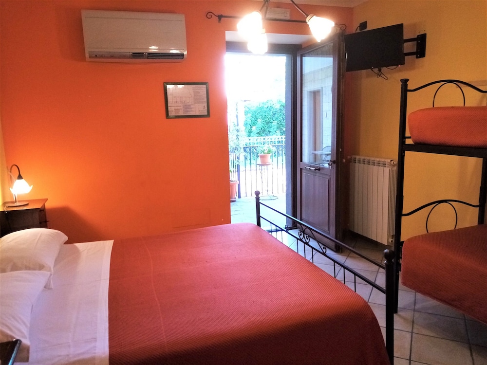 Basic Quadruple Room, Multiple Beds - Photo 2