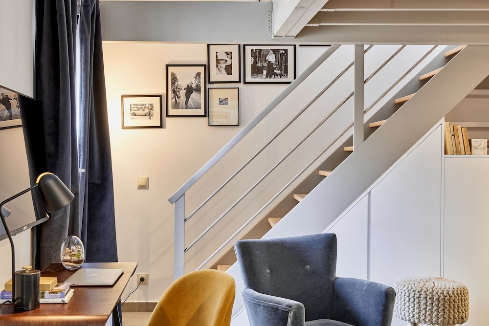 1-BR Loft Apartment photo 3