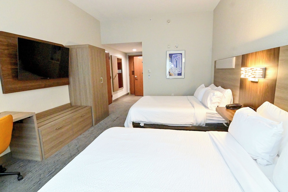Standard Room, 2 Queen Beds - Photo 2