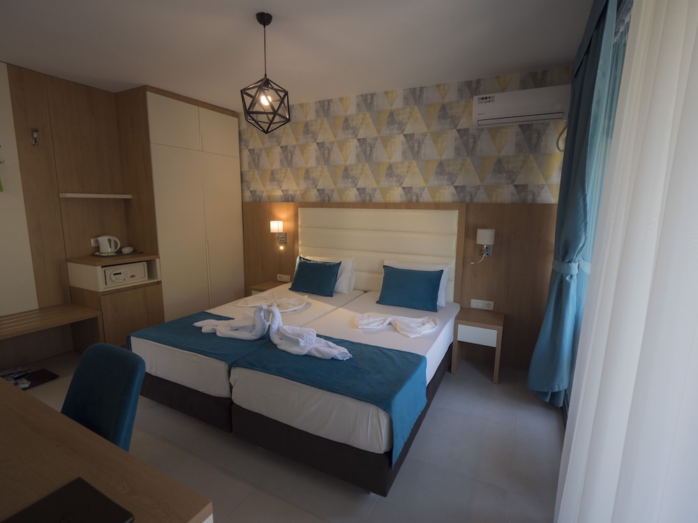 Standard Double or Twin Room photo 2