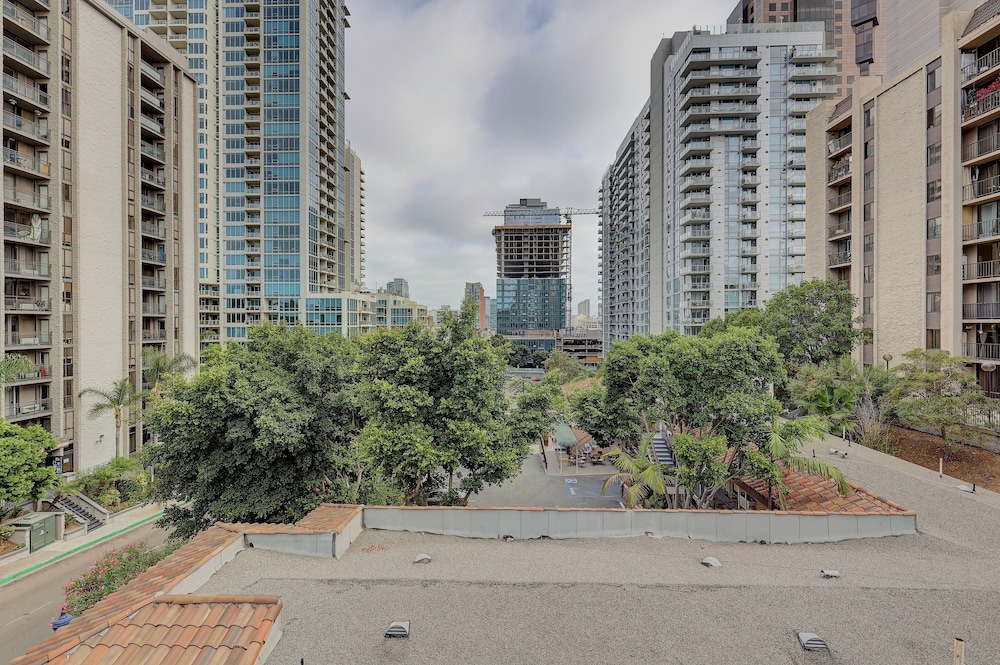 Superior Single Room, 1 King Bed, Non Smoking, City View