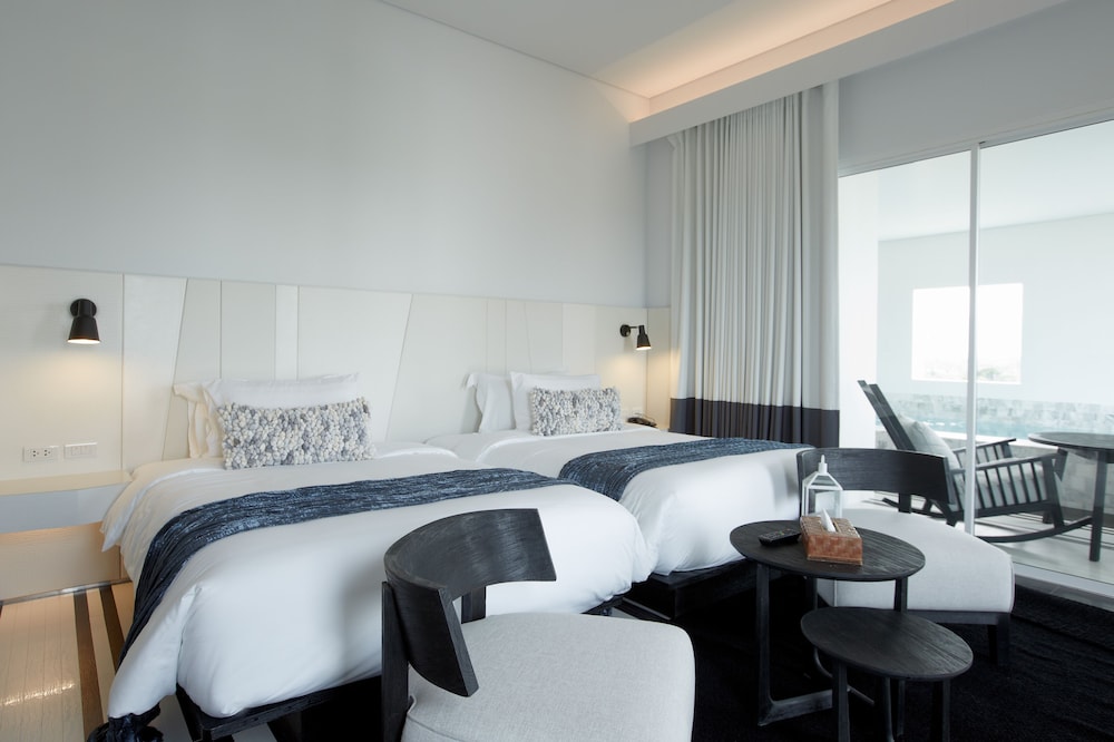 Slider Pool Suite - Photo 3
