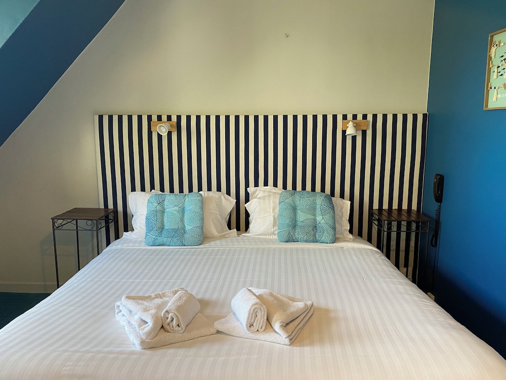 Economy Quadruple Room (Pavilion) - Photo 2