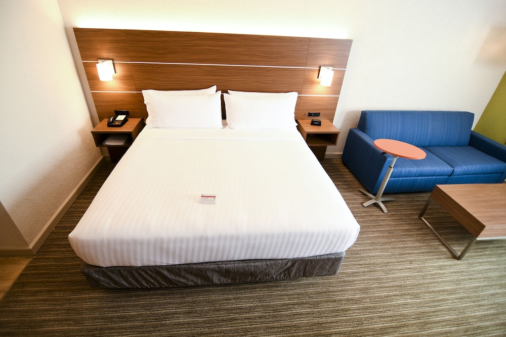 Standard Room, 1 King Bed with Sofa bed - Photo 9