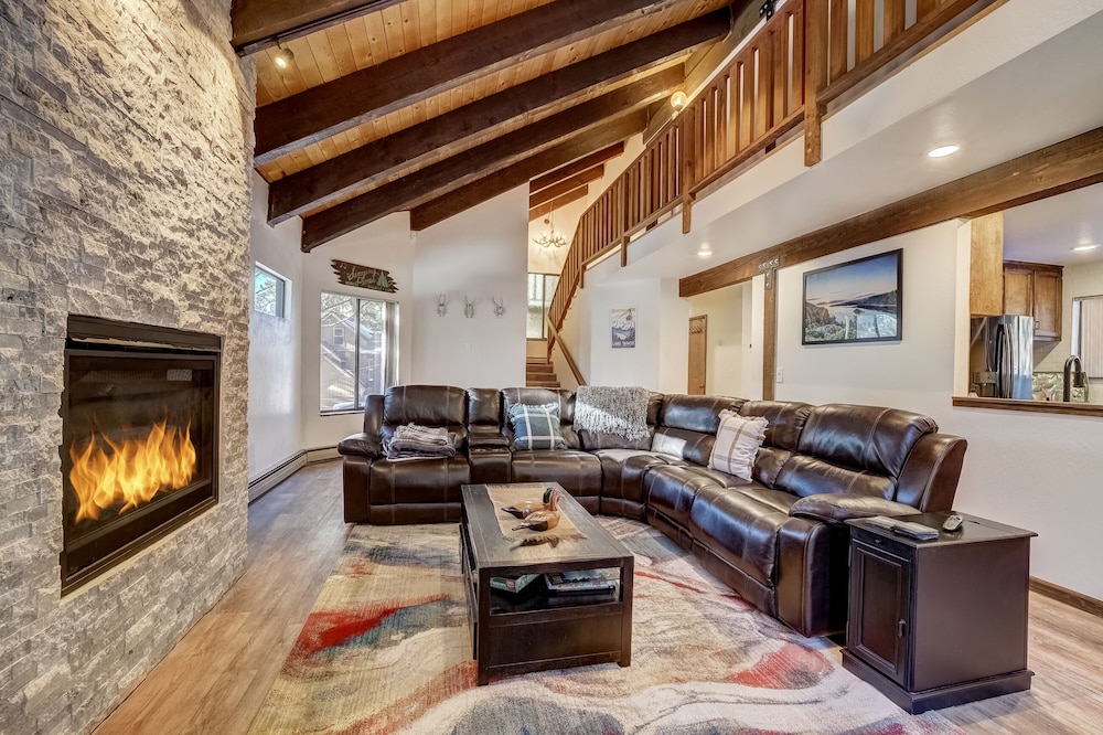 House, Multiple Beds, Fireplace, Mountain View (Singing Pines) photo 2