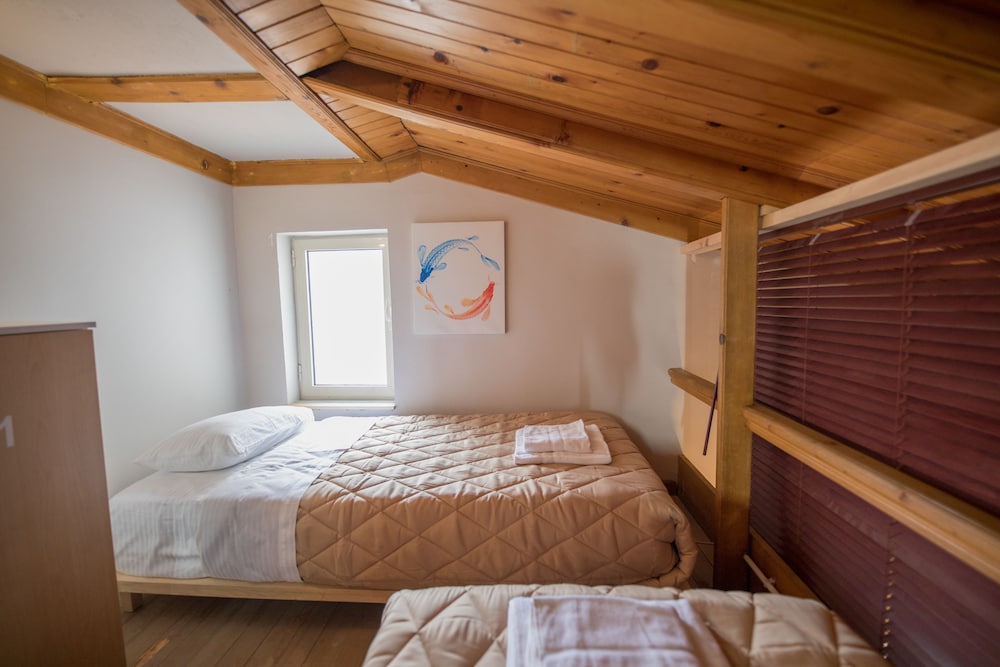 Design Shared Dormitory, 3 Twin Beds photo 2