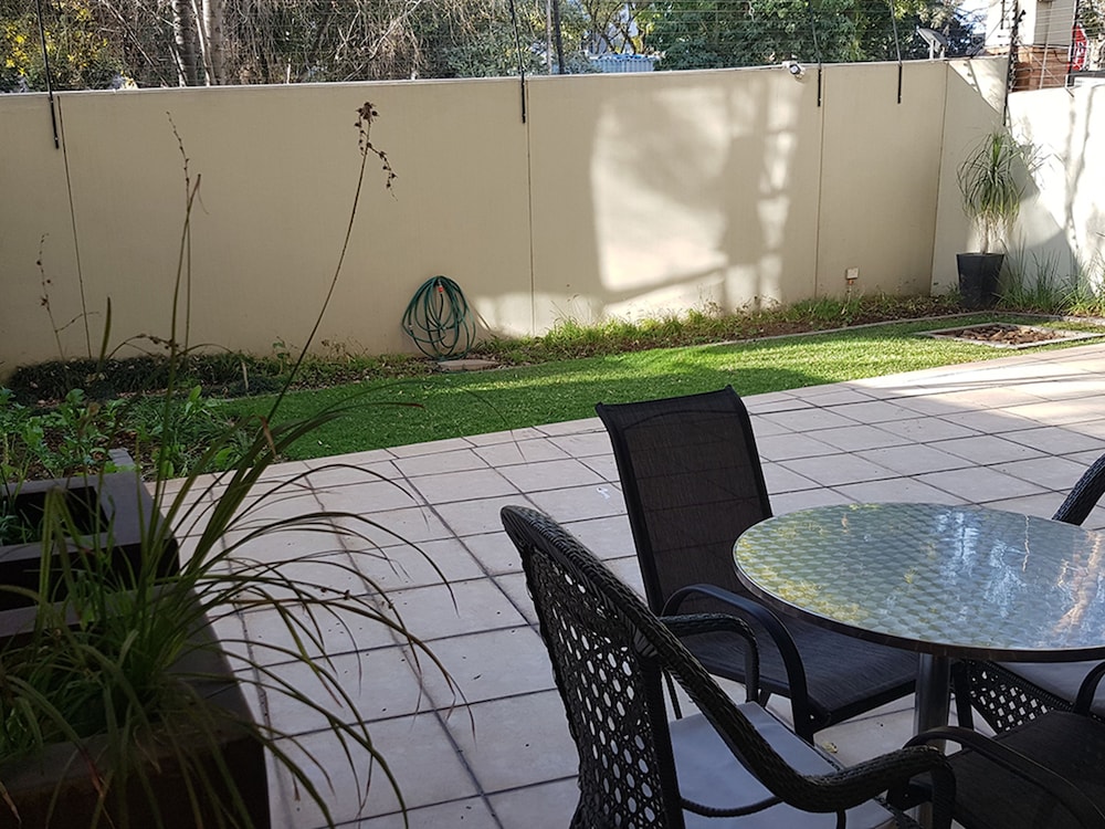 Luxury Apartment, 3 Bedrooms, Garden Area photo 2