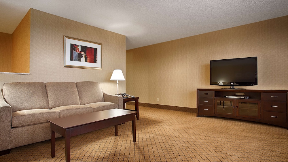 Suite, 1 King Bed, Non Smoking, Jetted Tub photo 2