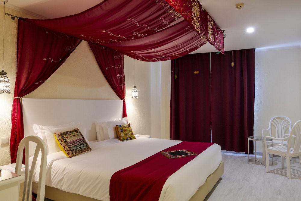 Standard Double Room, 1 King Bed - Photo 3