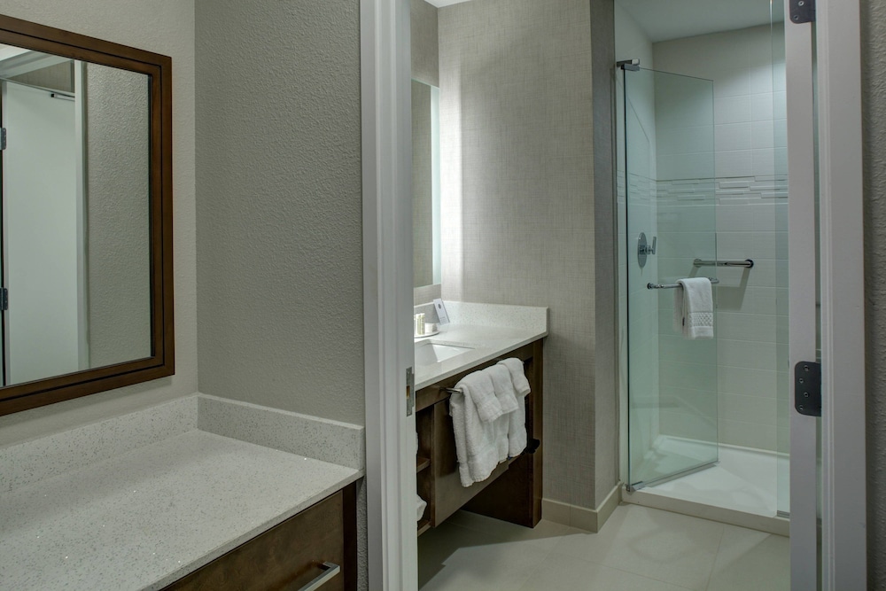 Suite, 1 Bedroom - Photo 4