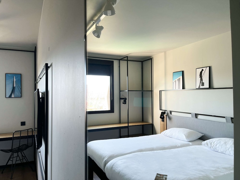 Standard Room, 2 Twin Beds - Photo 4