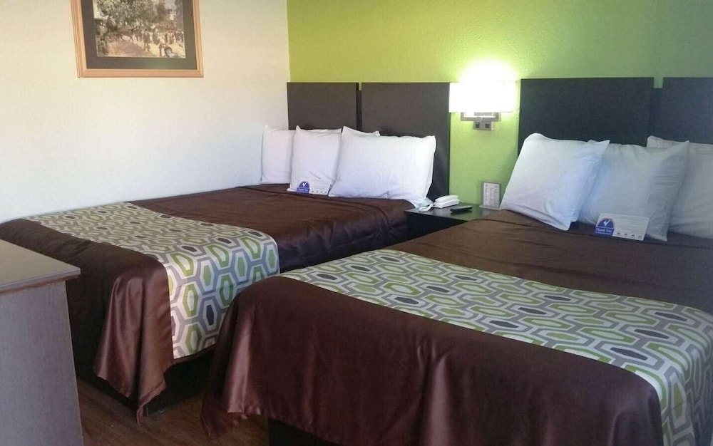 Room, 2 Double Beds, Smoking - Photo 6