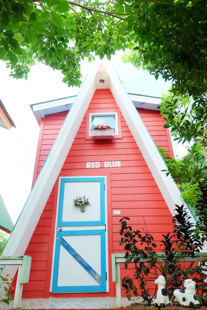 A Red Blue House photo 1