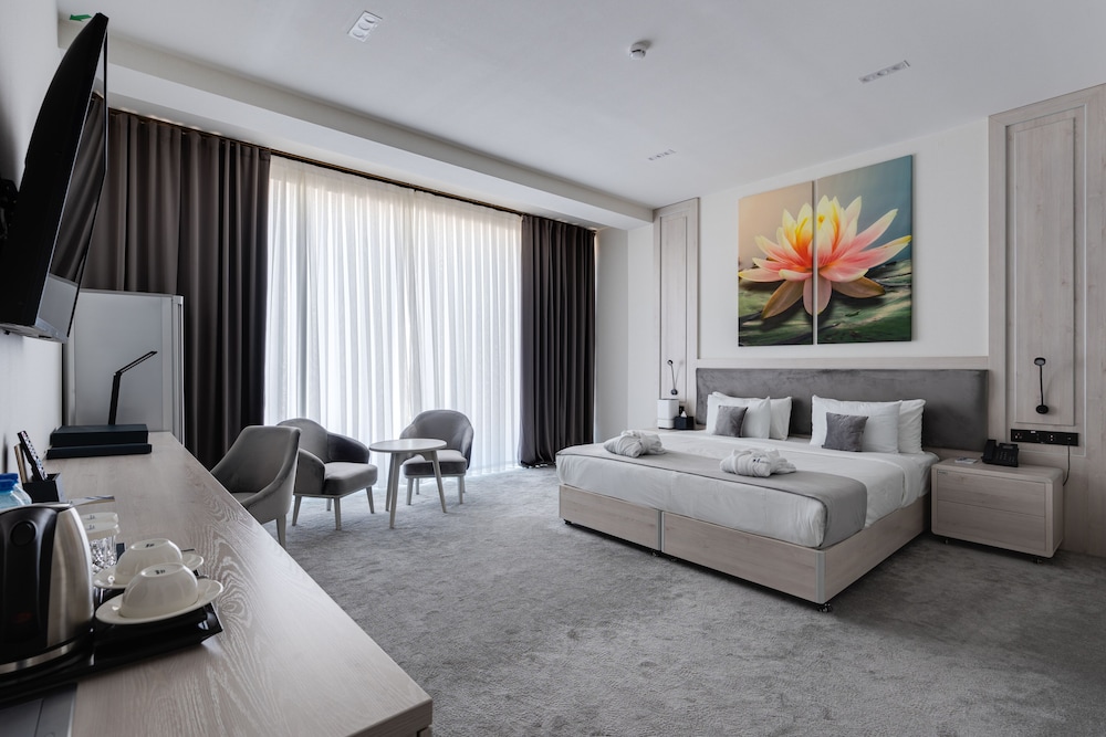 Royal Room - Photo 2