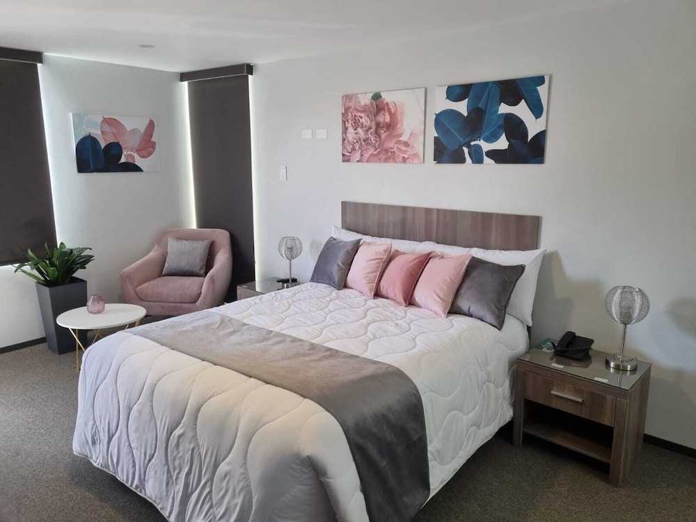 Junior Room, 1 King Bed