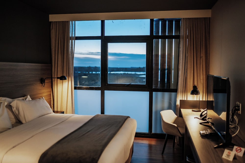 Standard Suite, Multiple Beds, River View
