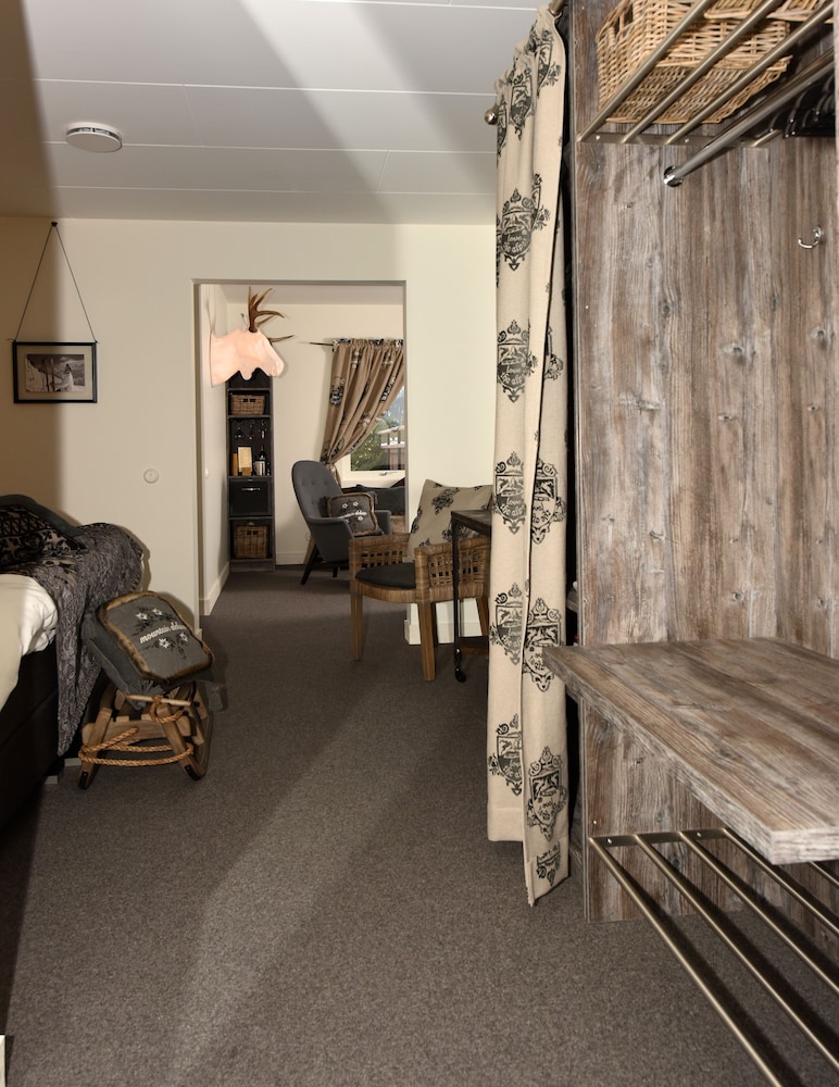 Grand Suite, 2 Bedrooms, Hill View photo 3
