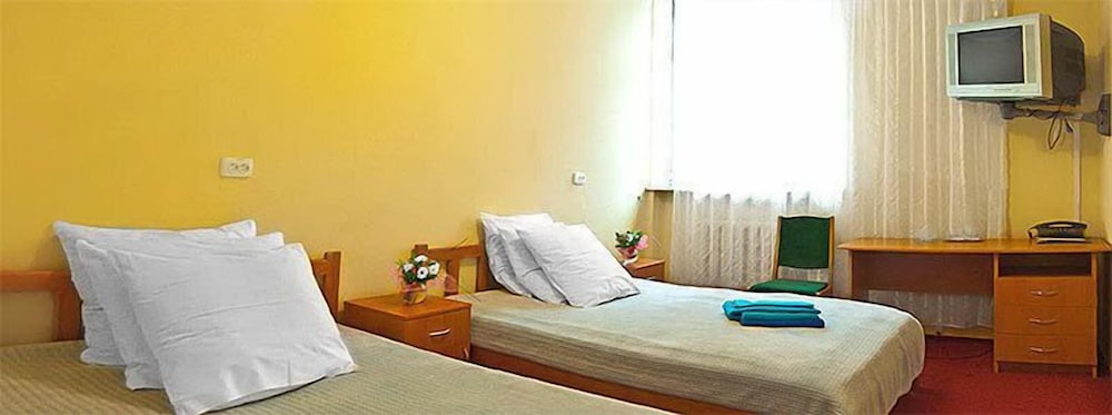 Economy Twin Room, Shared Bathroom
