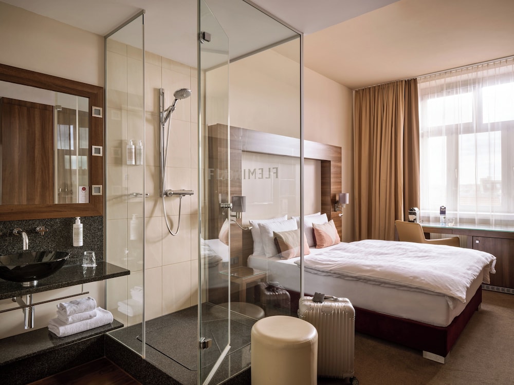 Superior Room, 1 Queen Bed (Plus) photo 2