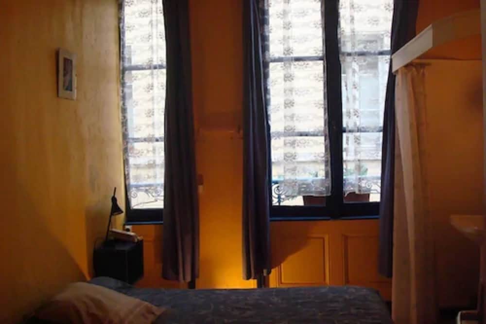 Double room without bathroom