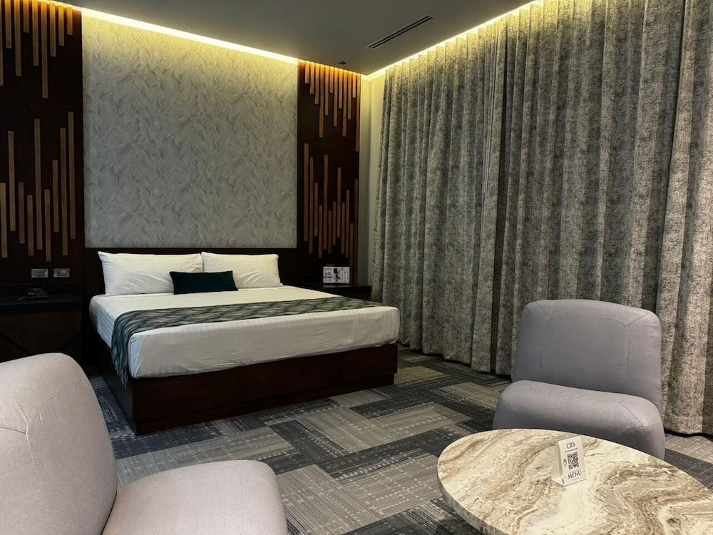Standard Suite - Photo 1