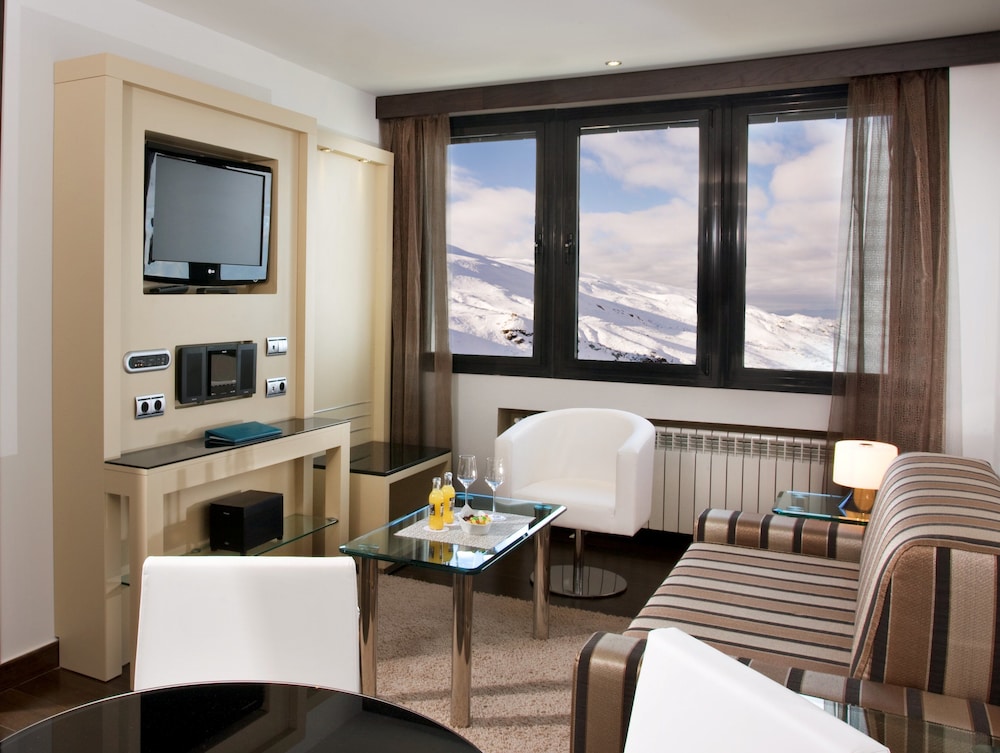 Suite (The Level) Suite (The Level)