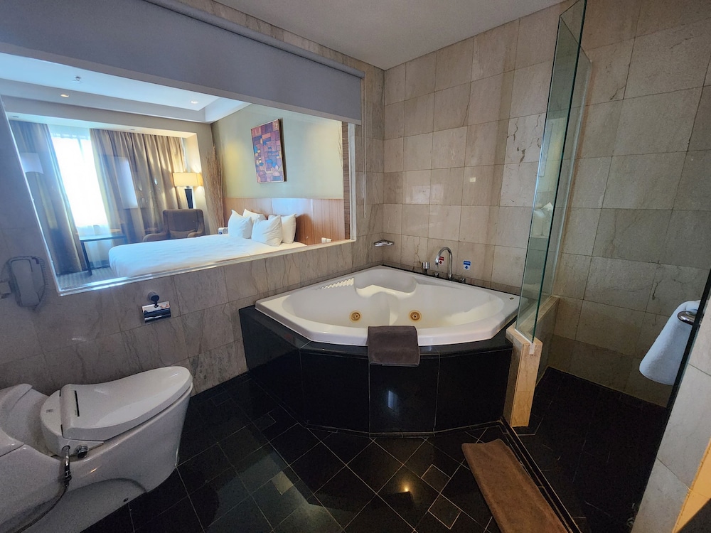 Superior Suite, 1 Queen Bed with Sofa bed