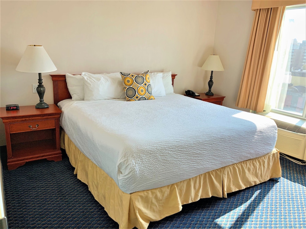 Standard Room, 1 King Bed photo 3