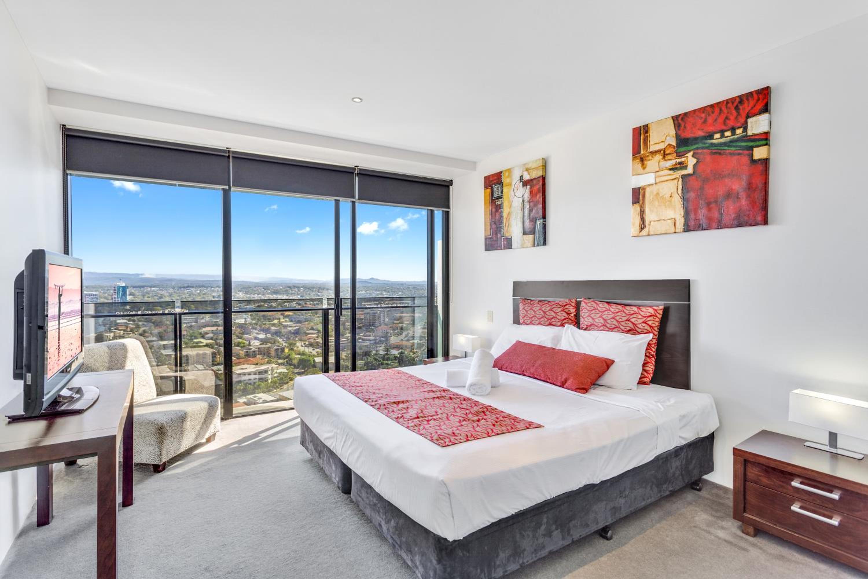 Two-Bedroom, One-Bathroom Spa Apartment with River View - Level 41
