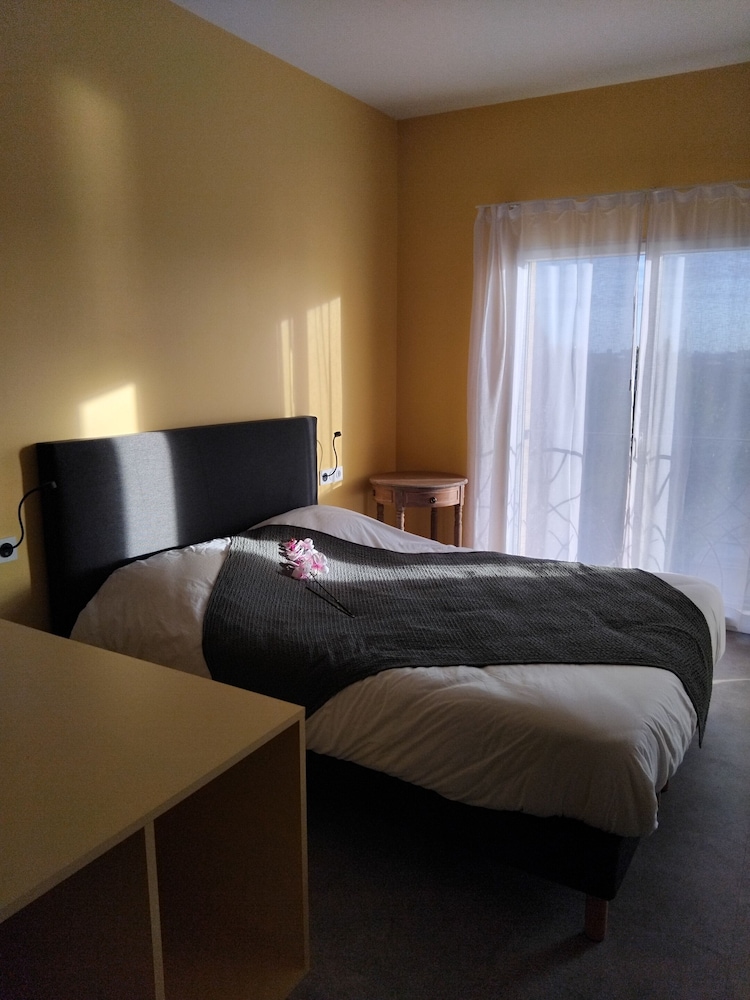 Quadruple Room, Private Bathroom, Garden View (Renoir) photo 1