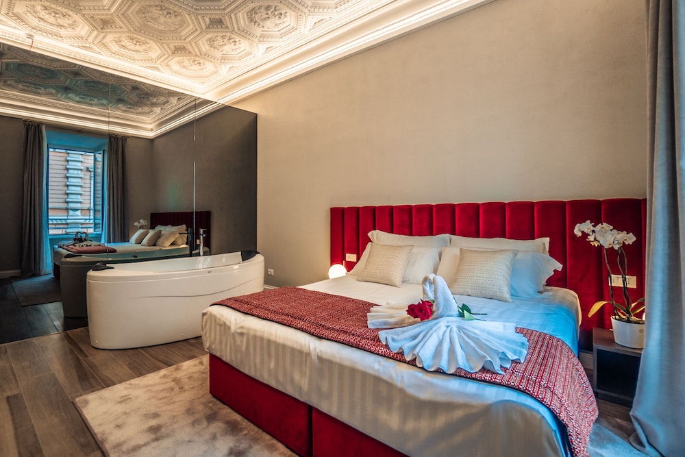Deluxe Studio Suite, Jetted Tub, City View photo 2