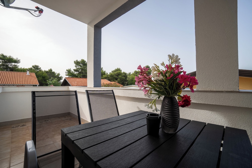 Classic Studio, Balcony, Garden View