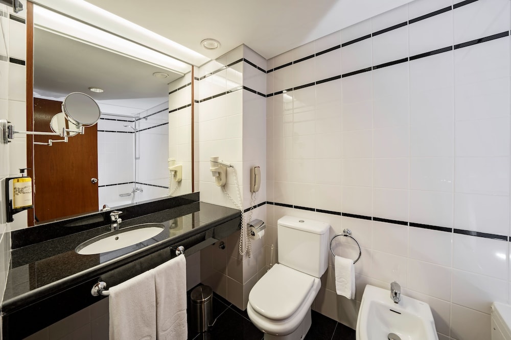 Classic Plus Double or Twin Room - Photo 2